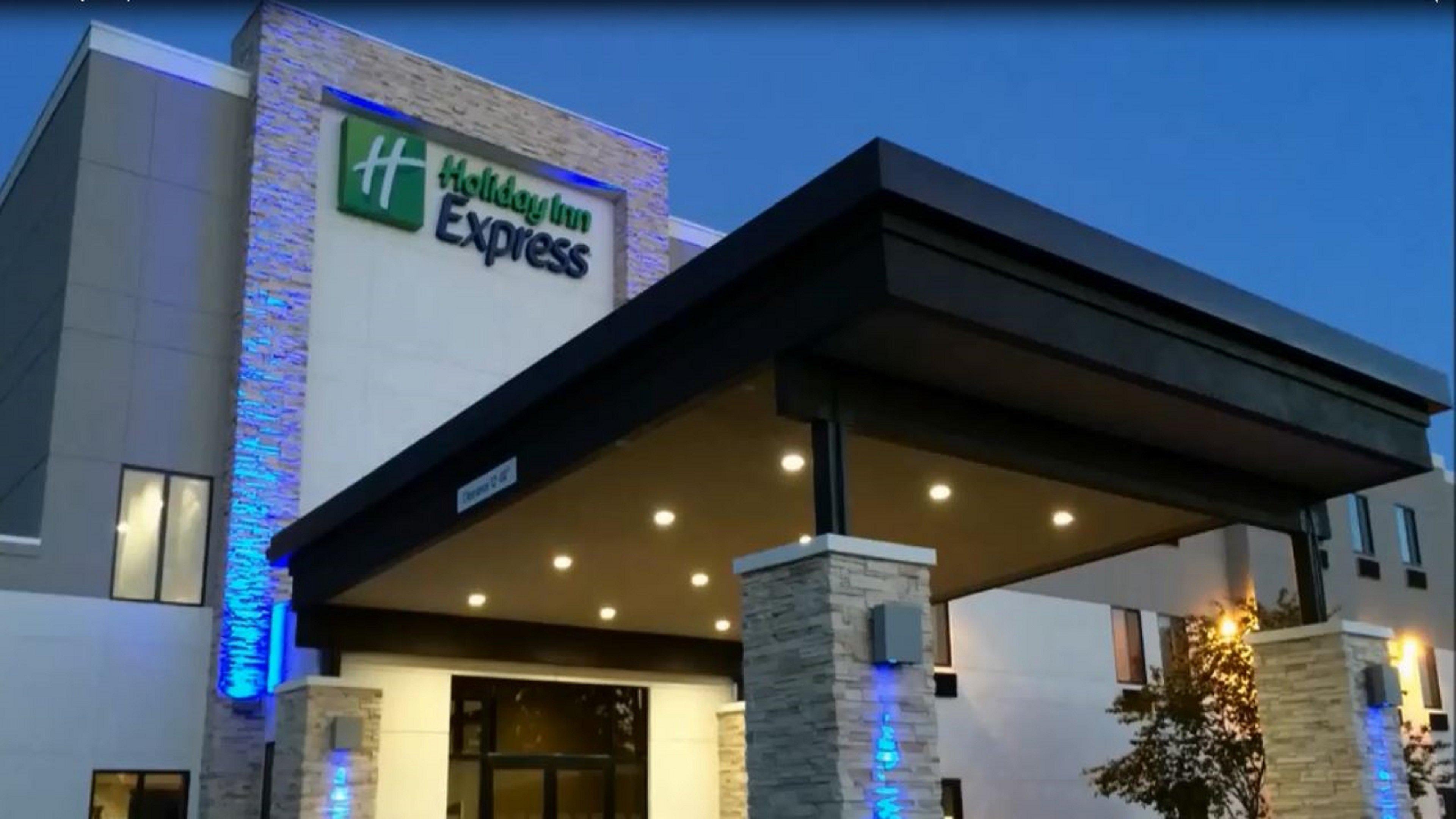Holiday Inn Express & Suites Blackwell By Ihg Exterior photo
